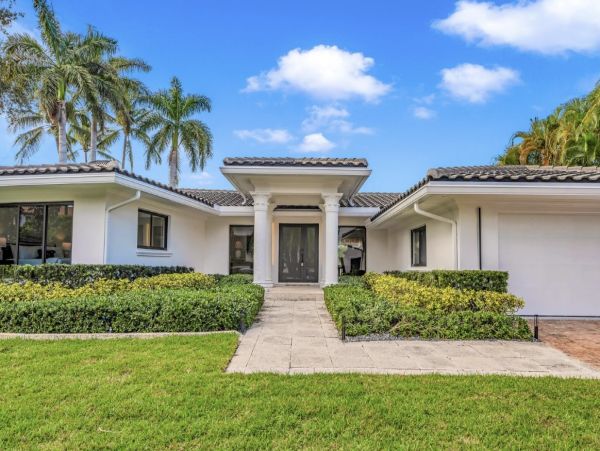 Luxurious Waterfront Property in Fort Lauderdale - Ideal for Families